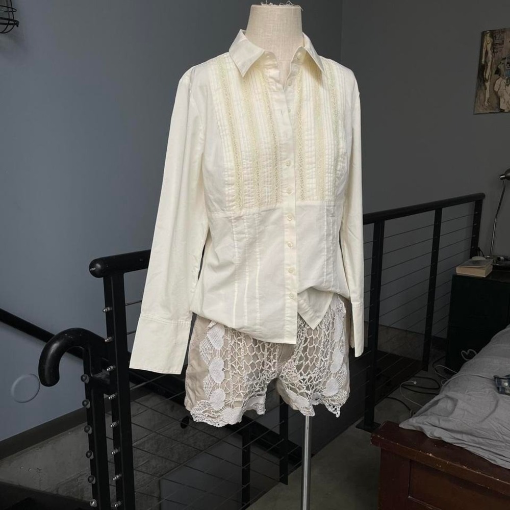 Very pretty lace and pleated cream blouse size large